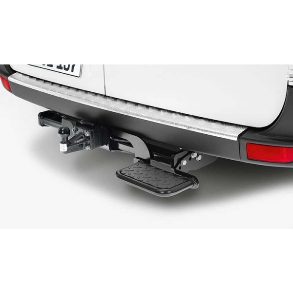 Step as a boarding aid for Crafter Type 2E and Mercedes Sprinter W906 with Westfalia hitch