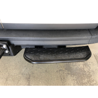 Step as a boarding aid for VW Crafter Type SY with original trailer hitch
