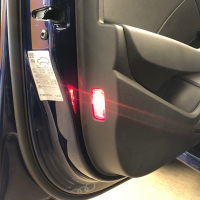 AUDI Q4 e-tron kapı uyarı ışığı reflektörü...