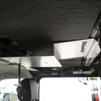 AMPIRE aluminium montageplaat voor plafondmonitors, voor VW T5, T6 en T6.1 Transporter, stationwagen, shuttle met dunne houten hemelbekleding