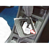 Bear-Lock gear shift lock for VW Golf VII (automatic, DSG), mechanism cover white