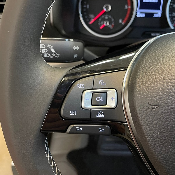 yes - with multifunction steering wheel