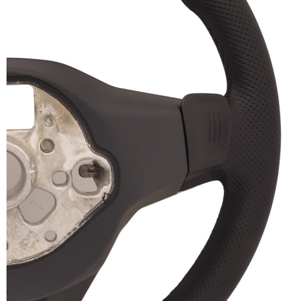 an den Seiten gelochtes Leder, mit Schaltwippen